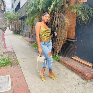 Meet your Posher, Ebony